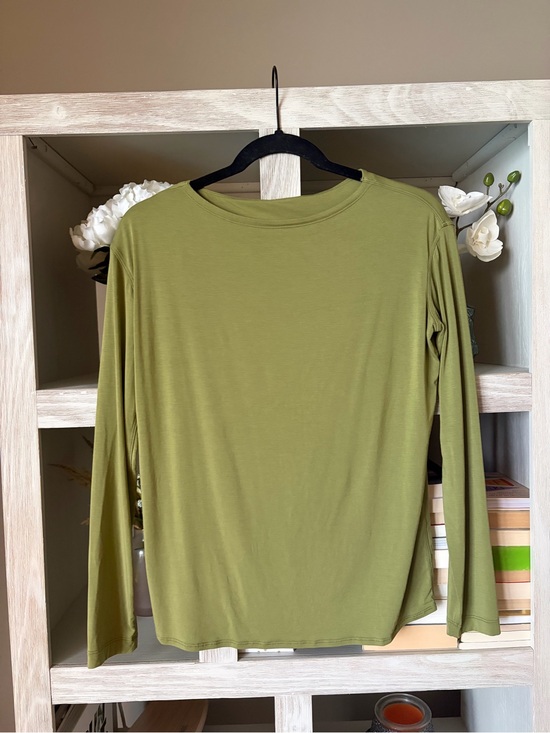 lululemon athletica Tops - lululemon athletica Olive Green Long Sleeve Crew Top. NWOT.